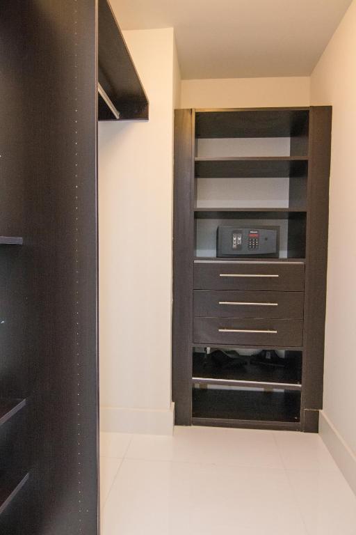 Luxury 5-star Condo @37th floor in Icon Brickell 2b/2b - image 2