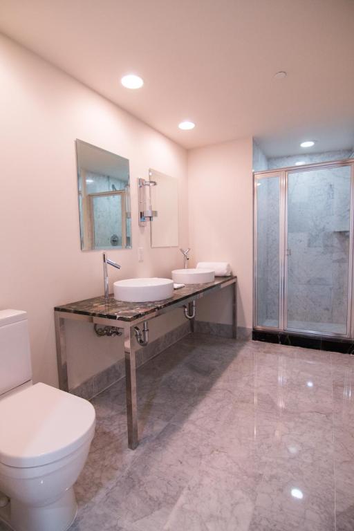 Luxury 5-star Condo @37th floor in Icon Brickell 2b/2b - image 3
