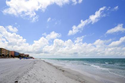 Sea Rocket 20 Studio Second Floor BBQ Area WiFi Sleeps 2 Florida