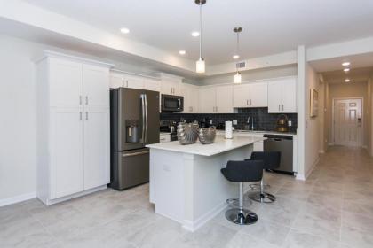 Fabulous Apartment with balcony at Storey Lake apt 103 Florida