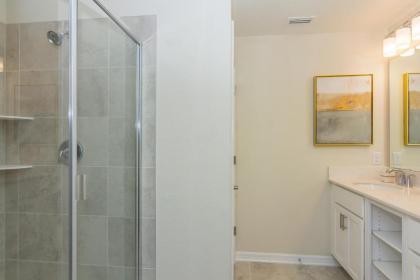 Fabulous Apartment with balcony at Storey Lake apt 103 - image 5