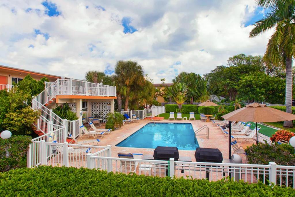 Floranada Condos - image 2