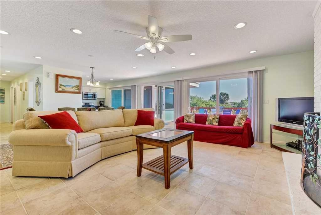 Ocean Paradise 3 Bedrooms Sleeps 10 Ocean Front Wi-Fi - main image