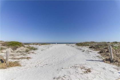 Ocean Paradise 3 Bedrooms Sleeps 10 Ocean Front Wi-Fi - image 4