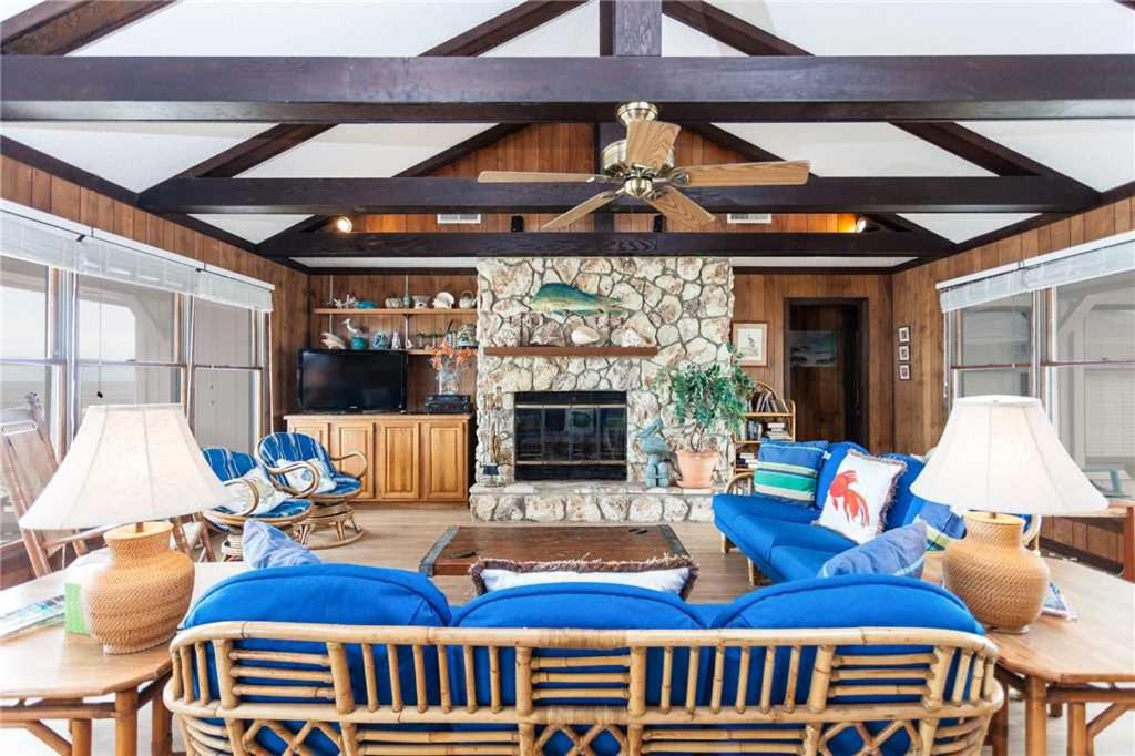 Ocean's Edge 4 Bedrooms Sleeps 8 Ocean Front Pet Friendly - main image