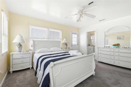 Morning Star 4 Bedrooms Sleeps 10 Pet Friendly Ocean Front - image 2