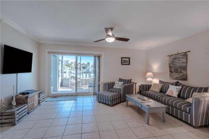 madeira Beach Yacht Club 275A 2 Bedrooms Pool Access WiFi Sleeps 4