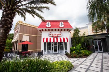 Stunning 5 Bd Home w/ Pool Close to Disney 174 - image 3