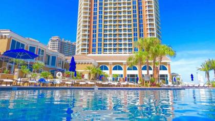 Luxurious 2 BR Condo with Panoramic Ocean Views - image 1