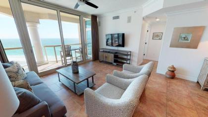 Luxurious 2 BR Condo with Panoramic Ocean Views - image 3