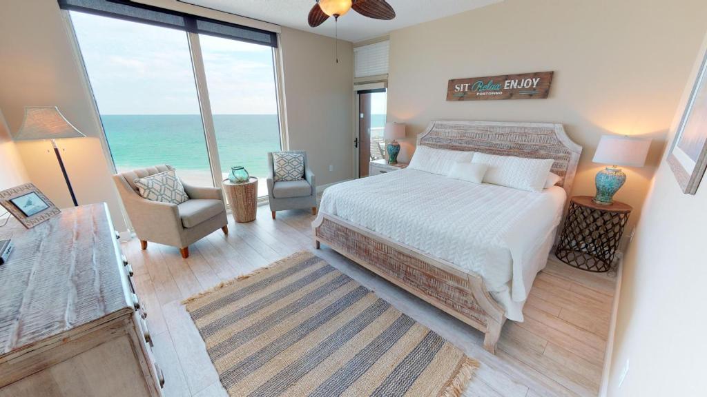 Luxurious 3 BR SkyHome with Panoramic Ocean Views and Steps From The Beach - image 3