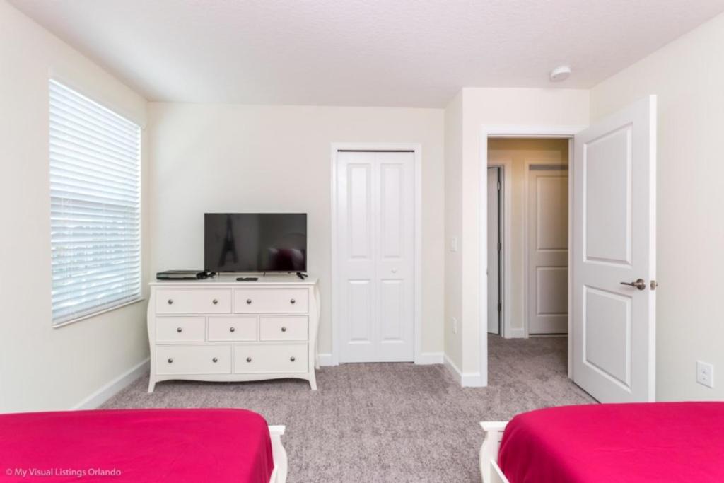 Your Beautiful 5 Star Villa Minutes from Disney on the Prestigious Champions Gate Resort Orlando Villa 2566 - image 2