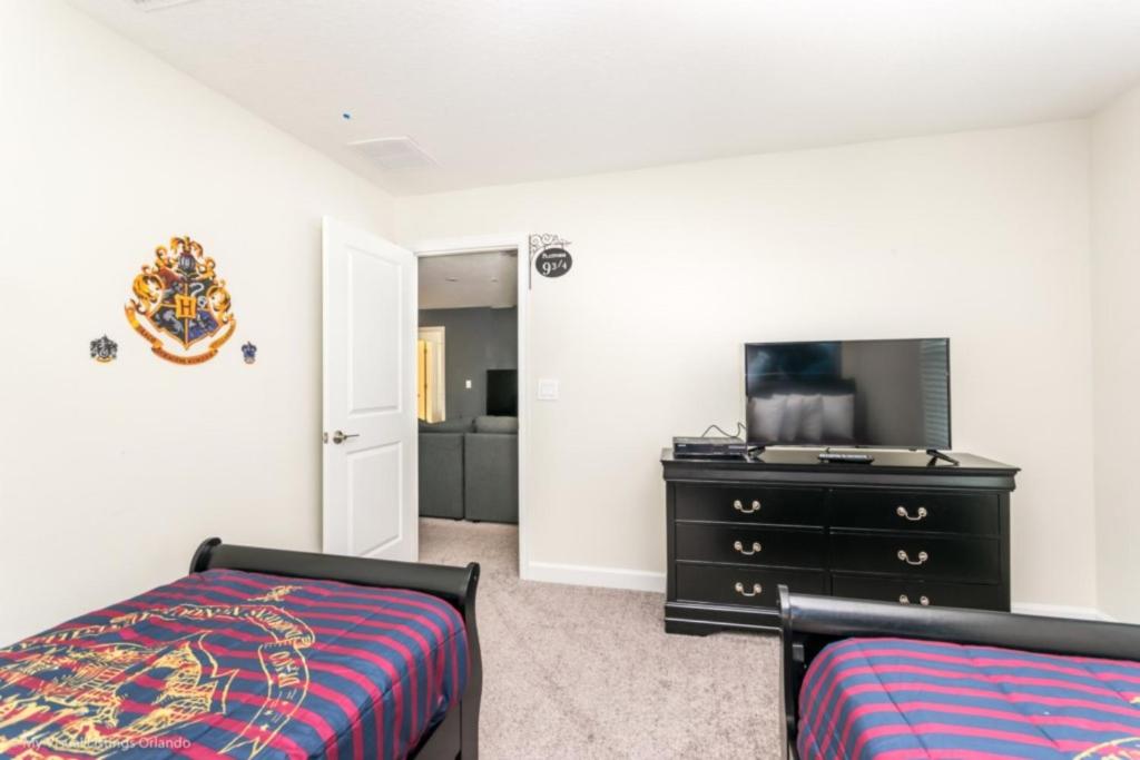 Your Beautiful 5 Star Villa Minutes from Disney on the Prestigious Champions Gate Resort Orlando Villa 2566 - image 4