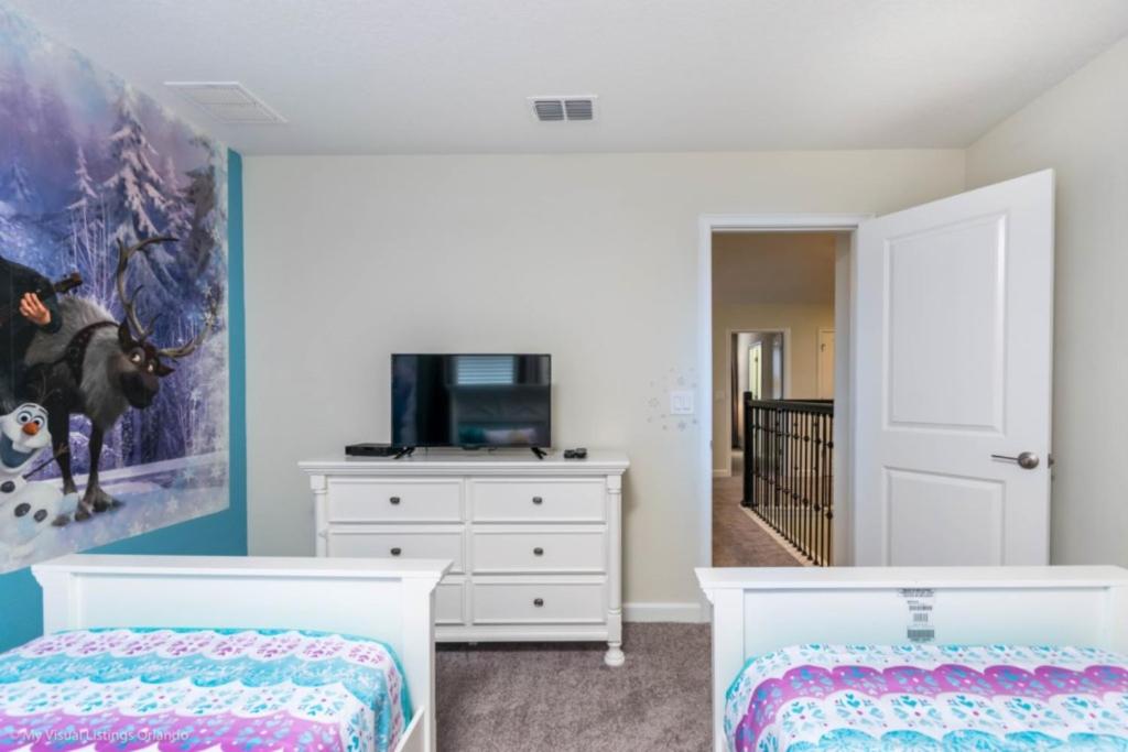 At Last You can Rent the Perfect Luxury Villa on Storey Lake Resort minutes from Disney World Orlando Villas 2672 - image 4