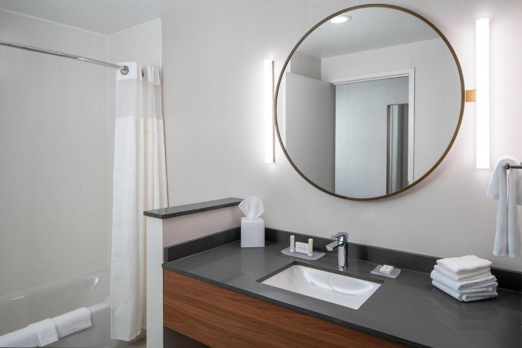 Fairfield Inn & Suites by Marriott Pensacola West I-10 - image 2