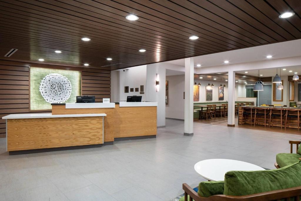 Fairfield Inn & Suites by Marriott Pensacola West I-10 - image 3