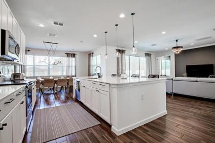 Luxury 7 bedroom home 10 minutes from Disney - image 5