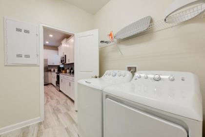 Stunning 5 bedroom home at Storey Lake - image 3