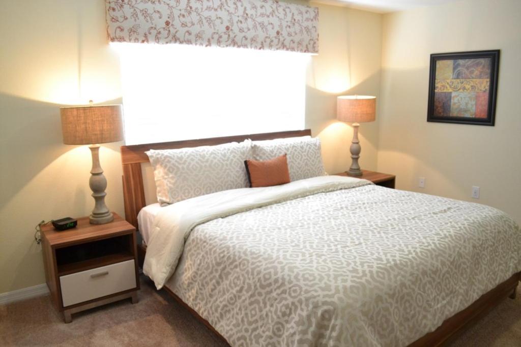 Beautiful 4 bedroom villa close to Disney - image 4