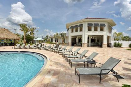 4 bedroom villa accommodates 10 guests Kissimmee Florida