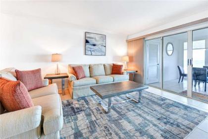 Retreat V 687B 2 Bedrooms Beach Front HDTV WiFi Sleeps 6