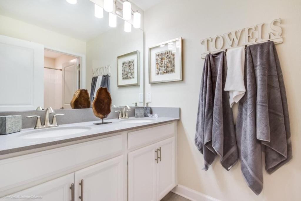 Rent Your Dream Holiday Home in One of Orlando's most Exclusive Resorts Storey Lake Resort Orlando Townhome 2724 - image 3