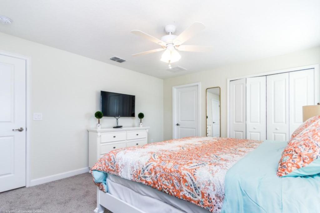Rent Your Dream Holiday Home in One of Orlando's most Exclusive Resorts Storey Lake Resort Orlando Townhome 2724 - image 4