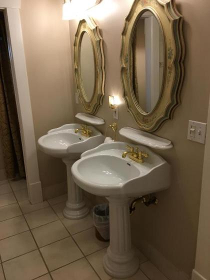 Bay Street Inn - image 3