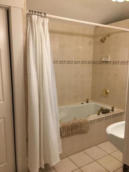 Bay Street Inn - image 4