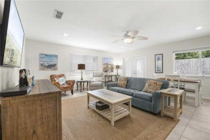 Sun Kissed Cottage 3 bedrooms Sleeps 7 Walk to Ocean Saint Augustine