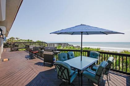 Oceanfront Oasis with Deck Water Views and Beach Gear - image 10