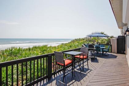 Oceanfront Oasis with Deck Water Views and Beach Gear - image 8