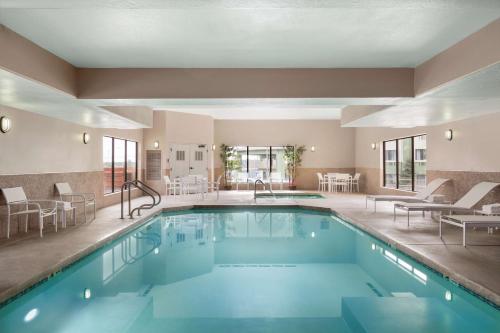 Country Inn & Suites by Radisson Flagstaff AZ - image 4