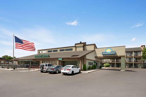 Days Hotel by Wyndham Flagstaff - main image