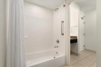 Days Hotel by Wyndham Flagstaff - image 2