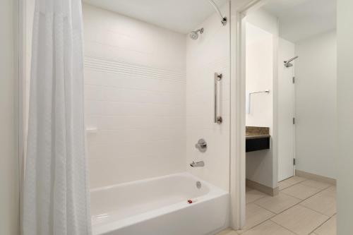 Days Hotel by Wyndham Flagstaff - image 2