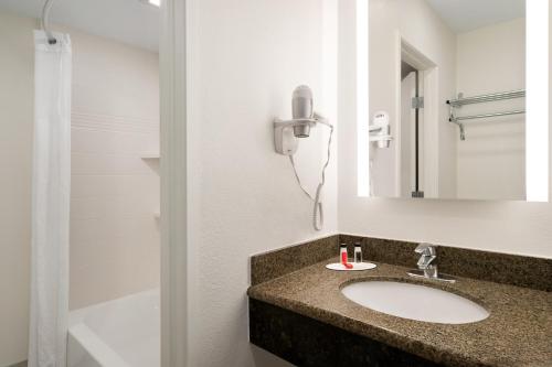 Days Hotel by Wyndham Flagstaff - image 3
