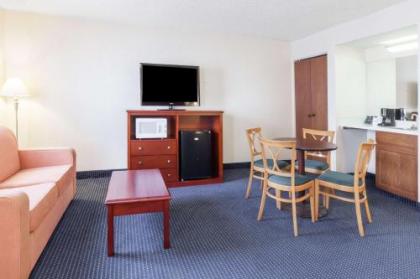 Days Inn by Wyndham Flagstaff I-40 - image 2