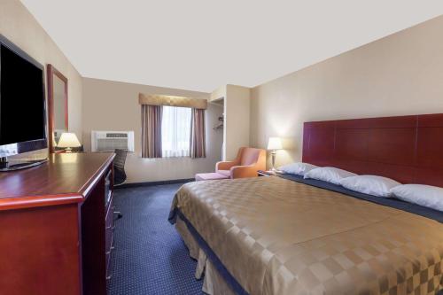 Days Inn by Wyndham Flagstaff I-40 - image 3
