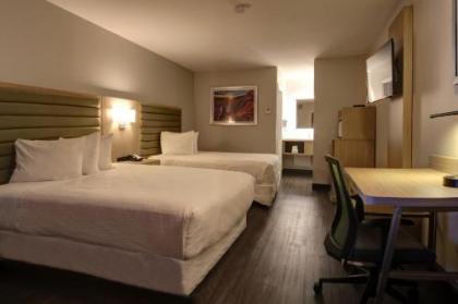 GreenTree Inn Flagstaff - image 4