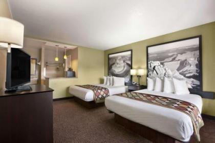 Super 8 by Wyndham NAU/Downtown Conference Center - image 2