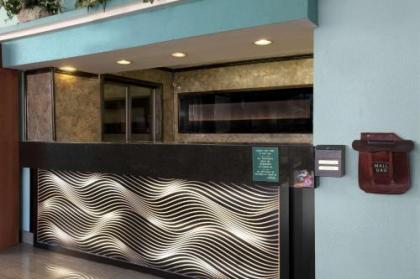 Super 8 by Wyndham NAU/Downtown Conference Center - image 3
