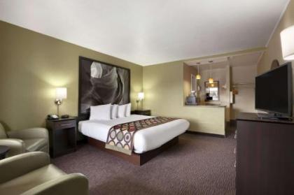 Super 8 by Wyndham NAU/Downtown Conference Center - image 4
