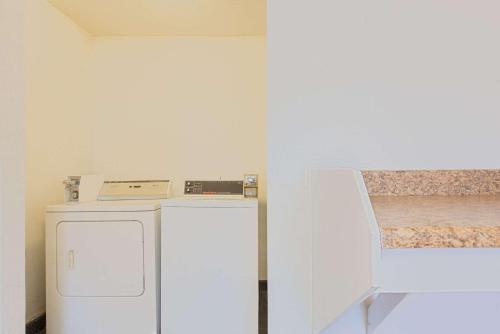 Ramada by Wyndham Flagstaff East - image 5