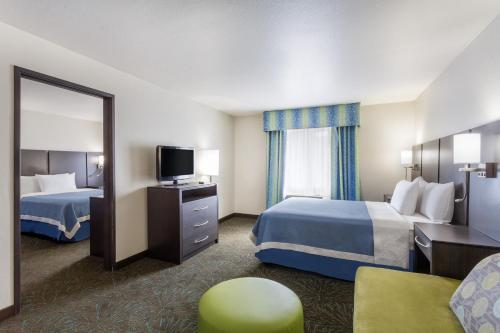Days Inn & Suites by Wyndham East Flagstaff - image 3