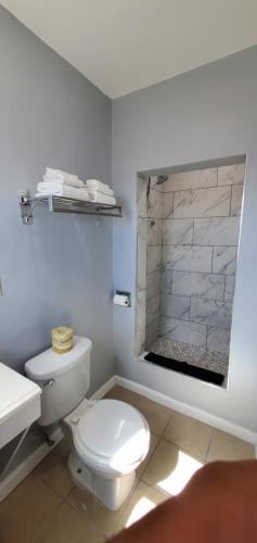 Travelers Inn - image 3
