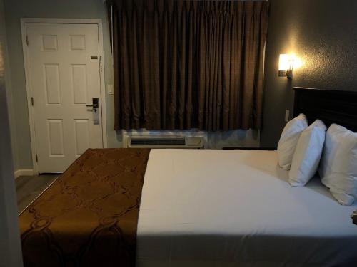 Relax Inn - image 4