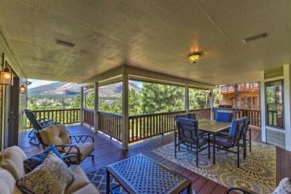 Upscale Flagstaff House with Hot Tub Deck and Mtn Views!