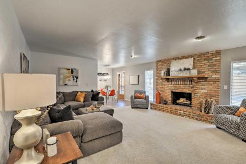 Country Club Home - 18 Miles to Arizona Snowbowl! - main image