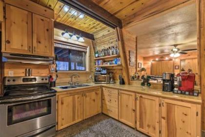 munds Park Cabin with Furnished Deck and Fire Pit Flagstaff Arizona